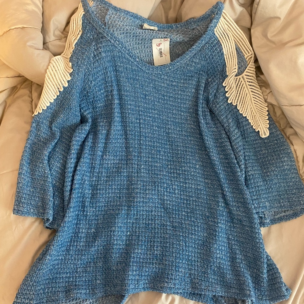 Cold-shoulder knit top